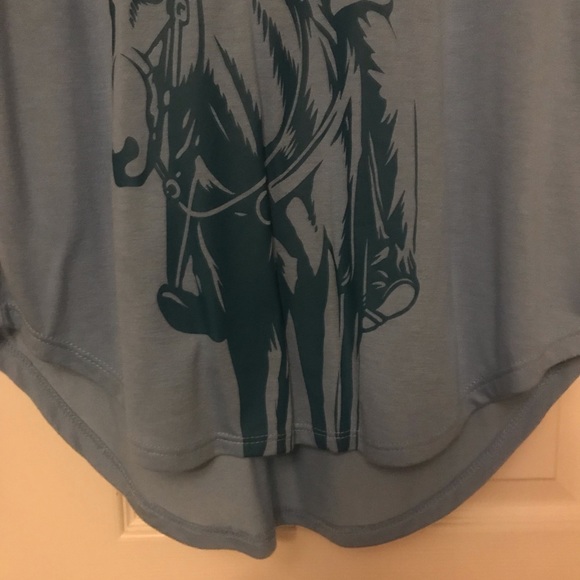 3 for 15$🔹🌀Yellowstone blue- gray tshirt Sz L - Picture 3 of 6